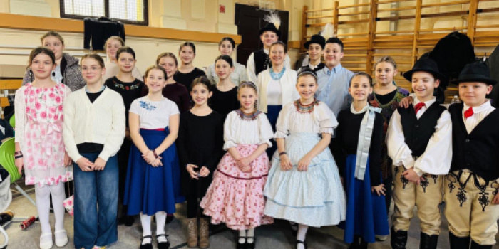 Néptáncosaink és népdalénekeseink versenyen jártak 